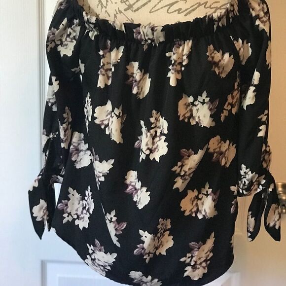Time to Be Peasant Blouse Small Black Floral - Picture 8 of 13